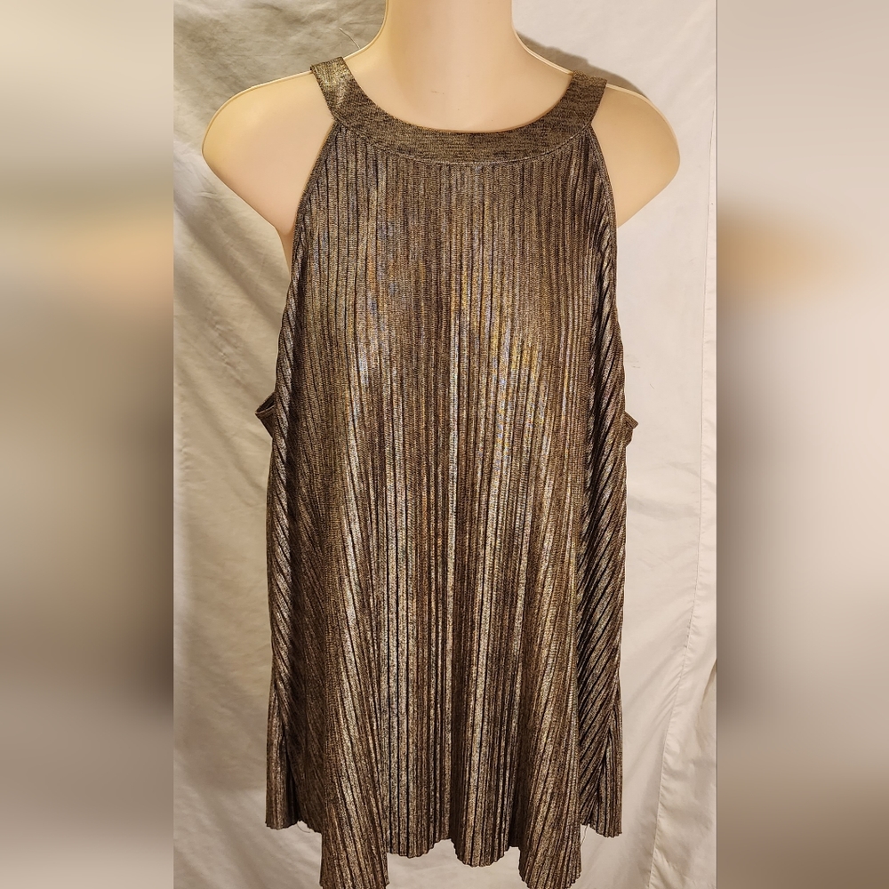 TORRID, METTALIC GOLD COLOR,  PLEATED,  SIZE  2X BLOUSE